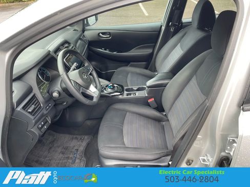 Used 2018 Nissan Leaf SV w/ SV Technology Package image 21