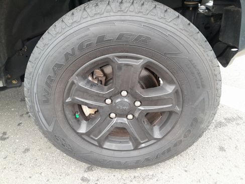 Used 2020 Jeep Wrangler Sport S image 38