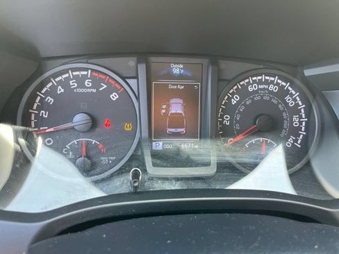 Used 2022 Toyota Tacoma SR AWD/4WD image 9
