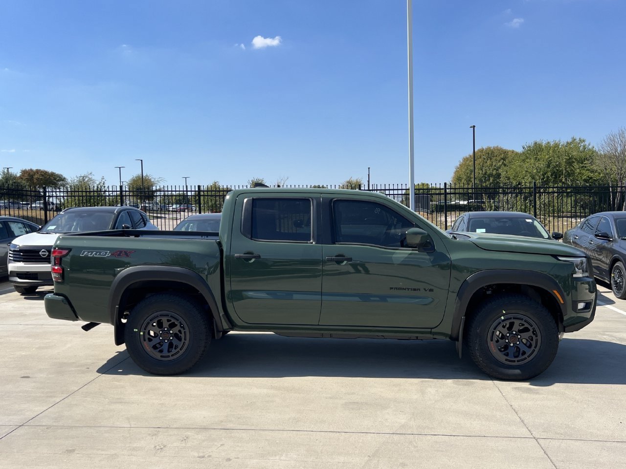 New 2027 Nissan Frontier PRO-4X AWD/4WD image 3
