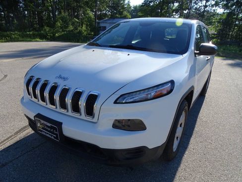 Used 2017 Jeep Cherokee 4WD Sport image 4