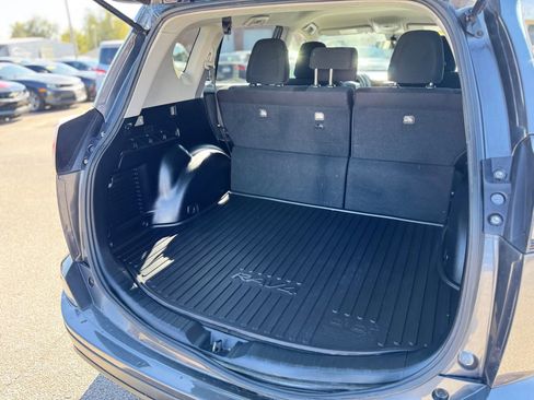Used 2018 Toyota RAV4 LE image 30