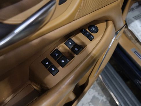 Used 2017 Cadillac Escalade Platinum image 19