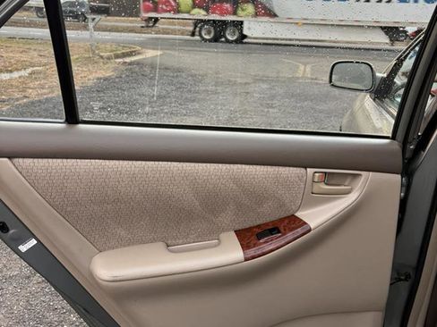 Used 2004 Toyota Corolla LE image 14