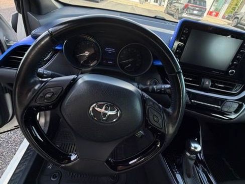 Used 2020 Toyota C-HR XLE FWD image 14