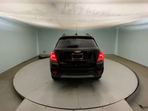 Used 2019 Chevrolet Trax LT w/ LT Convenience Package FWD image 5