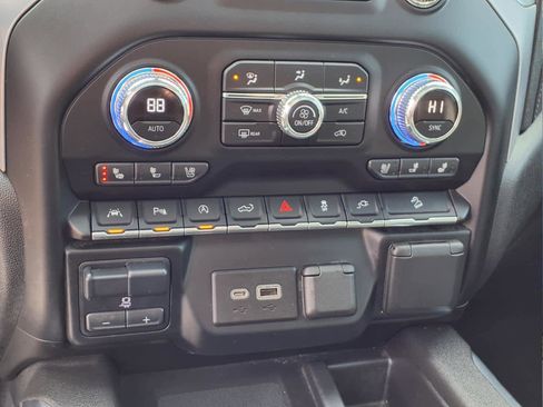 Used 2021 GMC Sierra 1500 SLT image 18