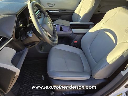 Used 2022 Toyota Sienna XLE image 10