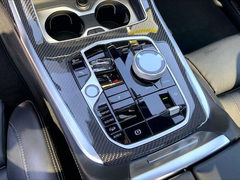 New 2026 BMW X7 M60i image 17