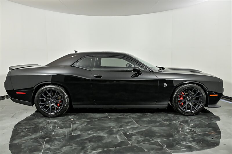 Used 2016 Dodge Challenger SRT Hellcat RWD image 10