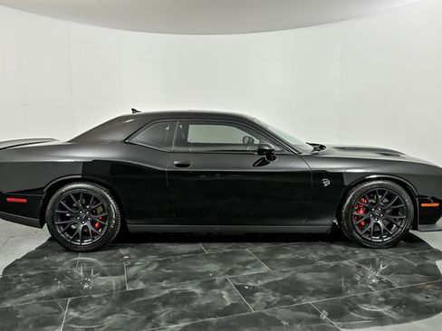 Used 2016 Dodge Challenger SRT Hellcat RWD image 10