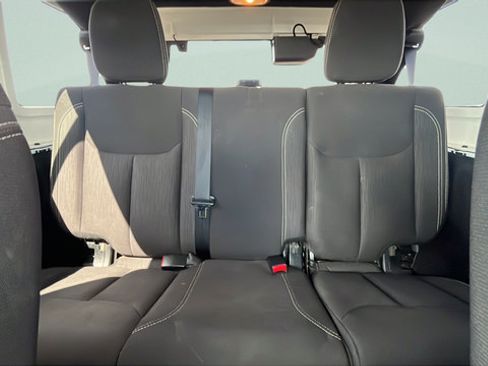 Used 2018 Jeep Wrangler Unlimited Sahara AWD/4WD image 21