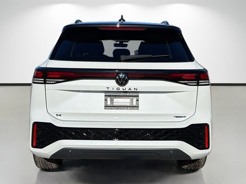 New 2026 Volkswagen Tiguan SE R-Line AWD/4WD image 4