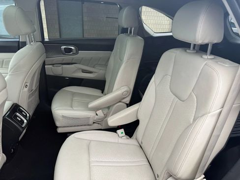 Used 2023 Kia Sorento SX Prestige image 26