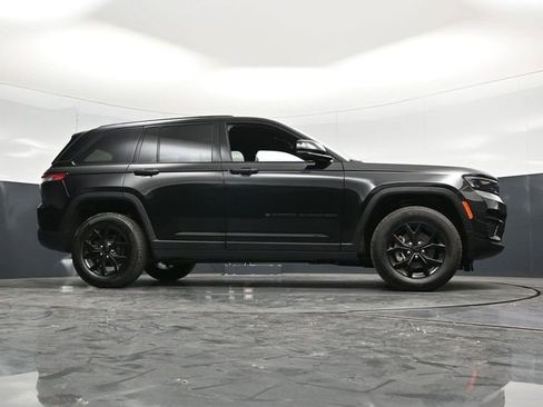 Used 2025 Jeep Grand Cherokee Altitude AWD/4WD image 59