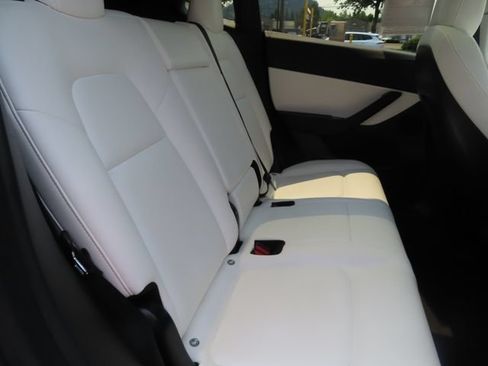 Used 2021 Tesla Model Y Long Range AWD/4WD image 27