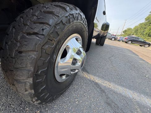 Used 2011 GMC Sierra 3500 SLE w/ SLE Preferred Package AWD/4WD image 14