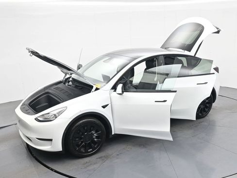 Used 2023 Tesla Model Y Long Range AWD/4WD image 33