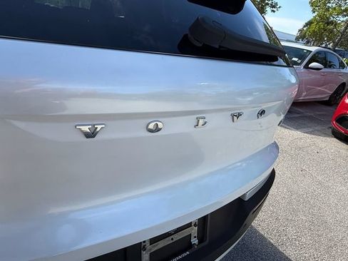 Used 2023 Volvo XC40 B4 Core w/ Convenience Package FWD image 16
