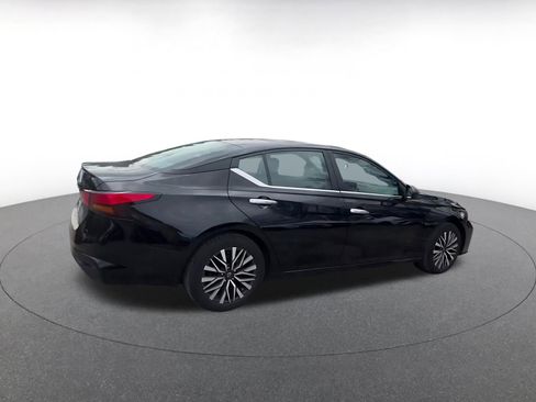 Used 2025 Nissan Altima 2.5 SV image 15