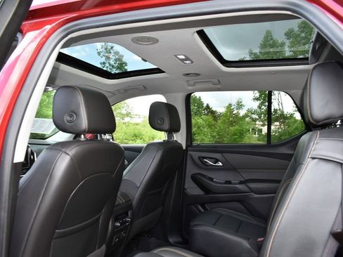 Used 2020 Chevrolet Traverse LT w/ LT Premium Package AWD/4WD image 10