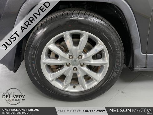 Used 2016 Jeep Cherokee Limited image 11