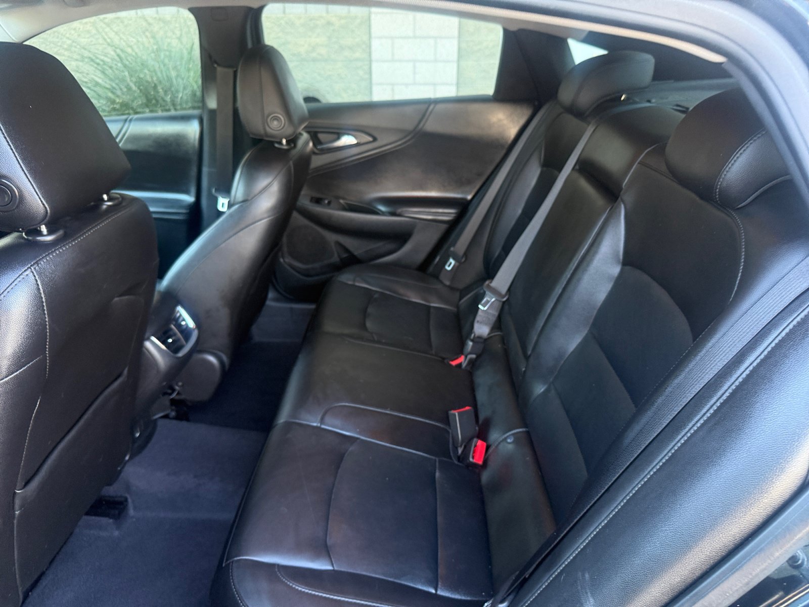 Used 2018 Chevrolet Malibu Hybrid w/ Leather Package FWD image 16