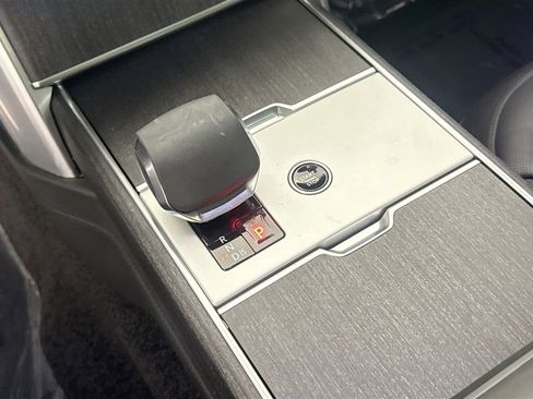 Used 2025 Land Rover Range Rover SE image 16
