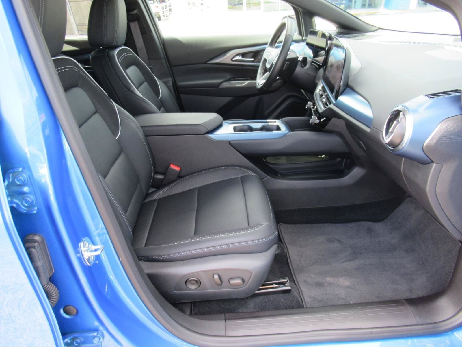 Used 2024 Chevrolet Equinox EV LT FWD image 10