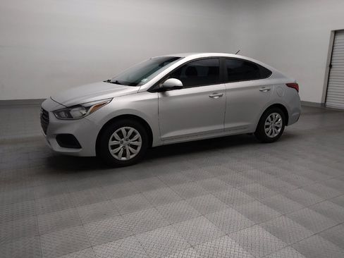 Used 2018 Hyundai Accent SE image 2