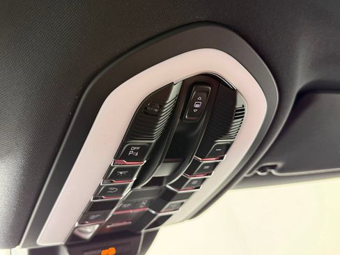 Certified 2026 Porsche Macan AWD/4WD image 20