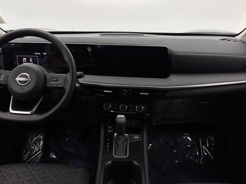 Used 2025 Nissan Kicks SV w/ Charging Package FWD image 26