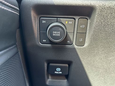 Used 2025 Ford Expedition Platinum image 21