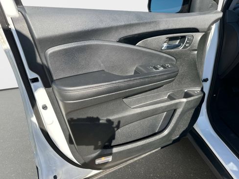 Used 2022 Honda Pilot Touring image 18