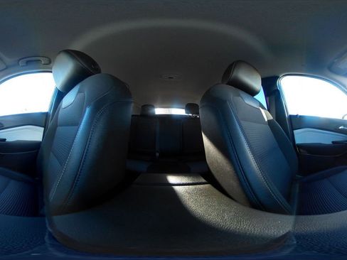 Used 2025 Chevrolet Trax LT image 42