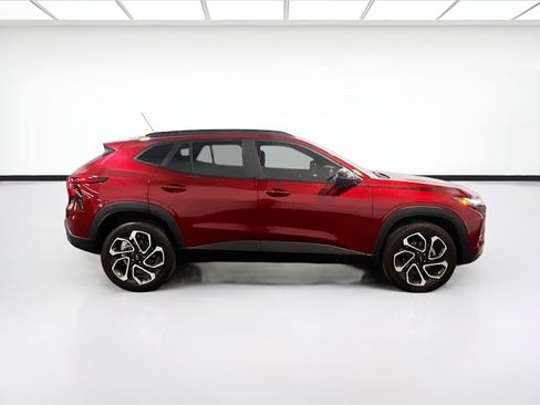 Used 2025 Chevrolet Trax RS FWD image 22