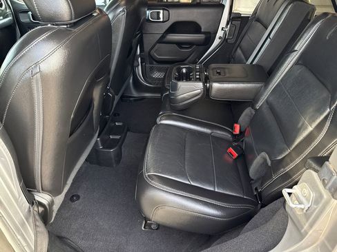 Used 2020 Jeep Wrangler Unlimited Sahara AWD/4WD image 18
