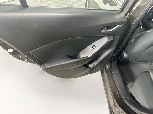 Used 2015 MAZDA MAZDA3 i Touring image 27