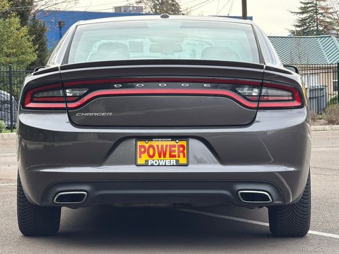 Used 2015 Dodge Charger SE w/ Sport Appearance Group image 5