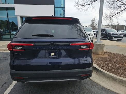 Used 2024 Toyota Grand Highlander Limited image 10