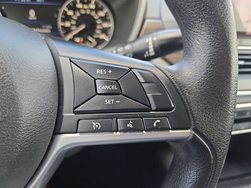 Used 2025 Nissan Altima 2.5 SV FWD image 21