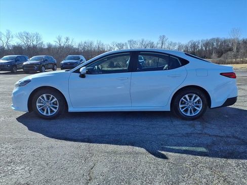 Used 2025 Toyota Camry LE image 29