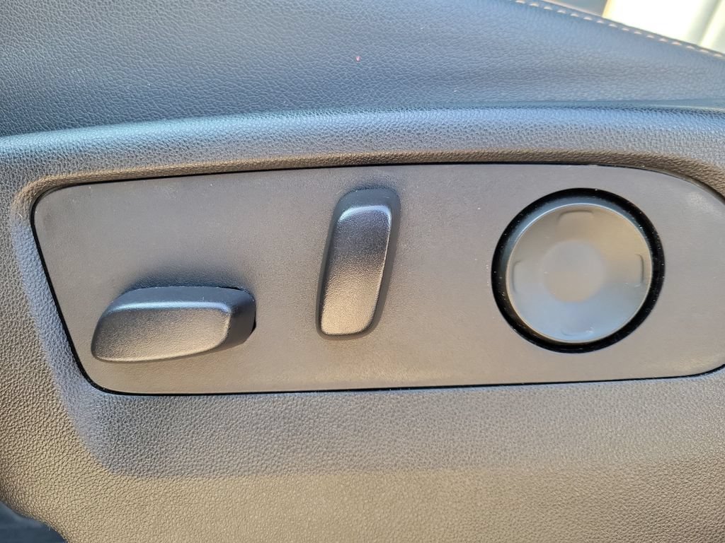 Used 2021 GMC Yukon AT4 w/ AT4 Premium Plus Package AWD/4WD image 22