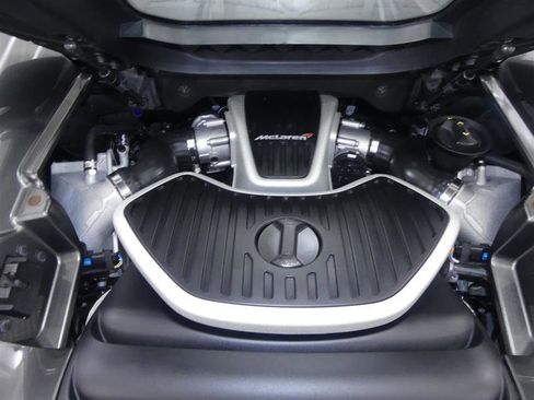 Used 2016 McLaren 650S Spider image 28