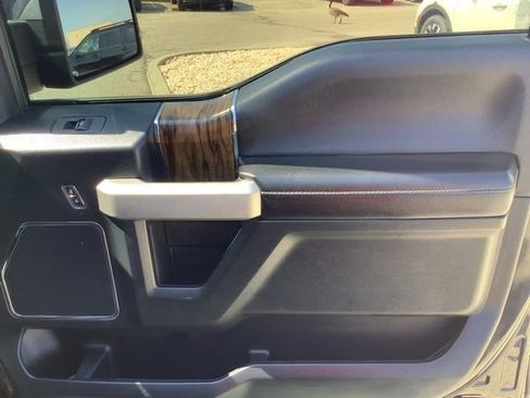 Used 2019 Ford F150 Lariat w/ Equipment Group 502A Luxury AWD/4WD image 17