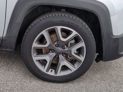 Used 2016 Jeep Renegade Latitude w/ Popular Equipment Group FWD image 9