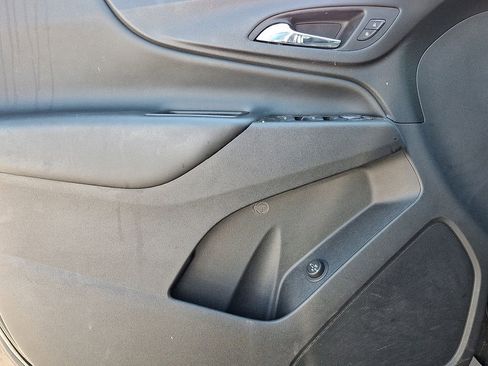 Used 2021 Chevrolet Equinox LT FWD image 12