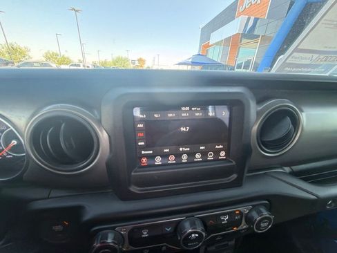 Used 2022 Jeep Gladiator Sport AWD/4WD image 32