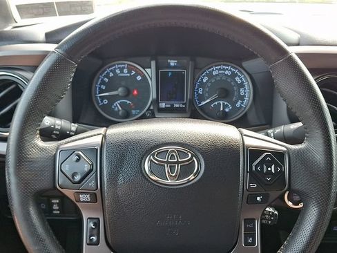 Certified 2022 Toyota Tacoma TRD Off-Road w/ Technology Package AWD/4WD image 18