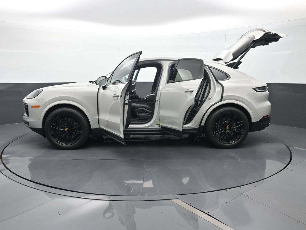 Certified 2024 Porsche Cayenne Coupe AWD/4WD image 29